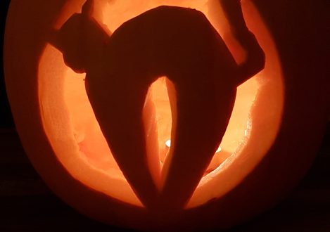 cat carved into a pumpkin