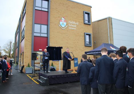 Halliford School annonuncements outside