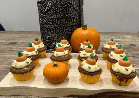 pumpkin themed cupcakes
